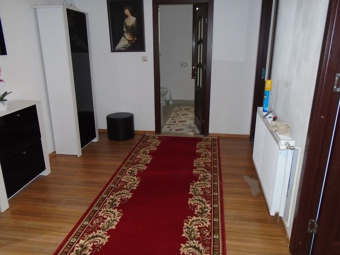 Închiriere apartament la vilă - Poză 1
