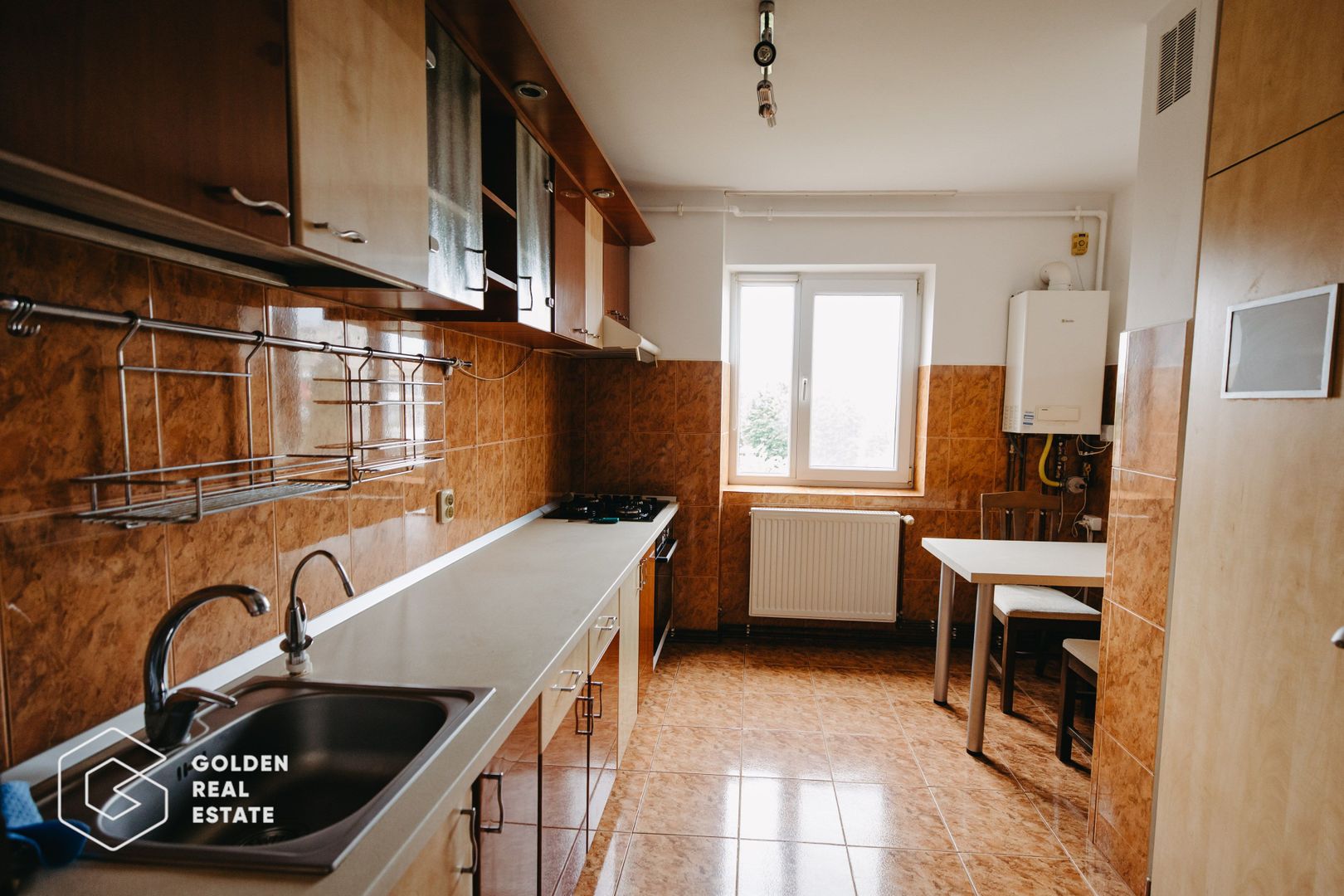 Apartament cu 4 camere, complet utilat și mobilat, zona Vlaicu - Poză 7