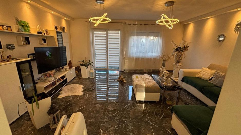 Triplex Sancraiu de Mures - Poză 1