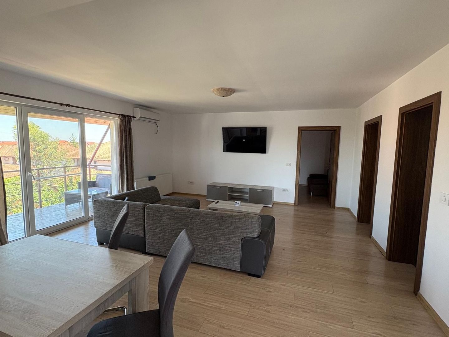 Dumbravita | 3 Camere | Curte Comuna. - Poză 3