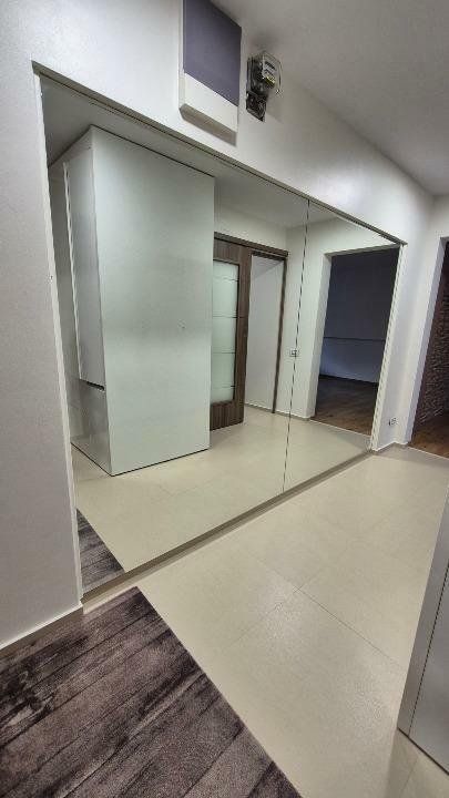 Central, 4 camere renovate, liber la vanzare, loc parcare concesionat - Poză 13