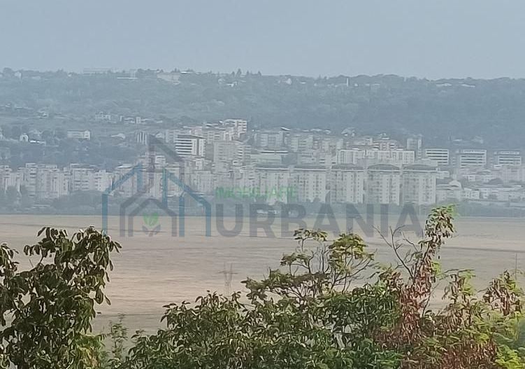 Parcele de vânzare  .Terenul se afla în vecinătatea Liceului Miroslava,Lidl sau - Poză 1