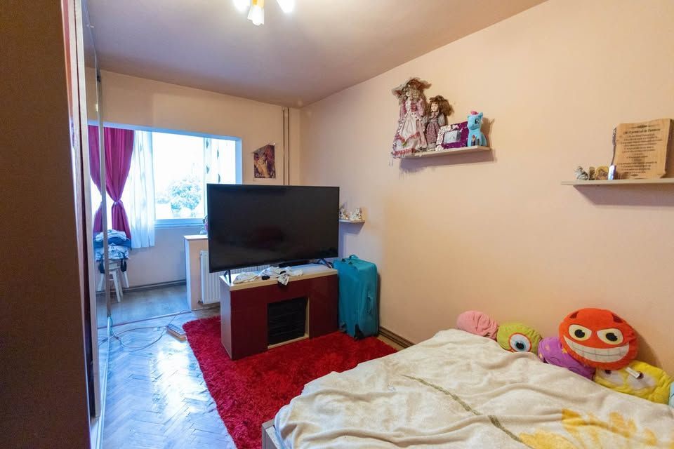 Etaj  2- 3 cam decomandat Bucovinei-Torontalului centrala proprie - Poză 5