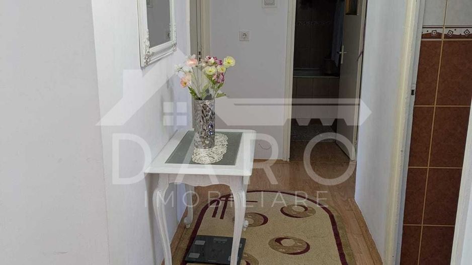 Vând apartament 3 camere – ideal pentru locuință sau cabinet medical – - Poză 1