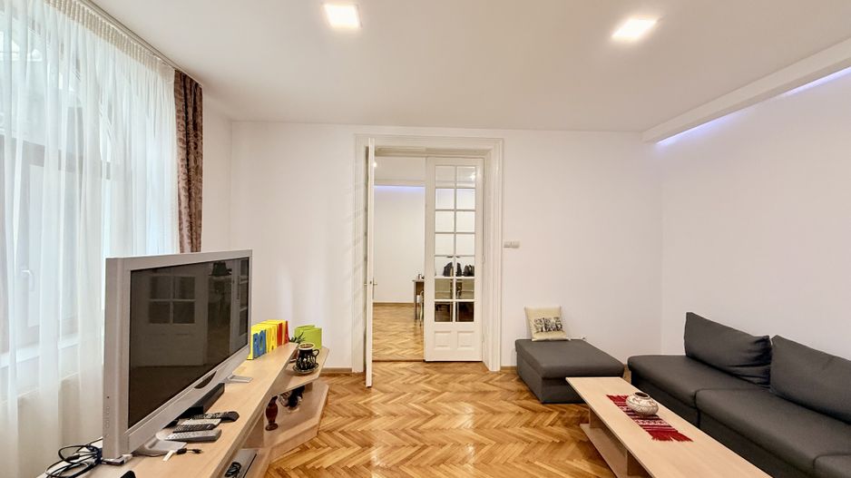 Piata Unirii Fantani Vila  500 mp utili curte 204 mp - Poză 8