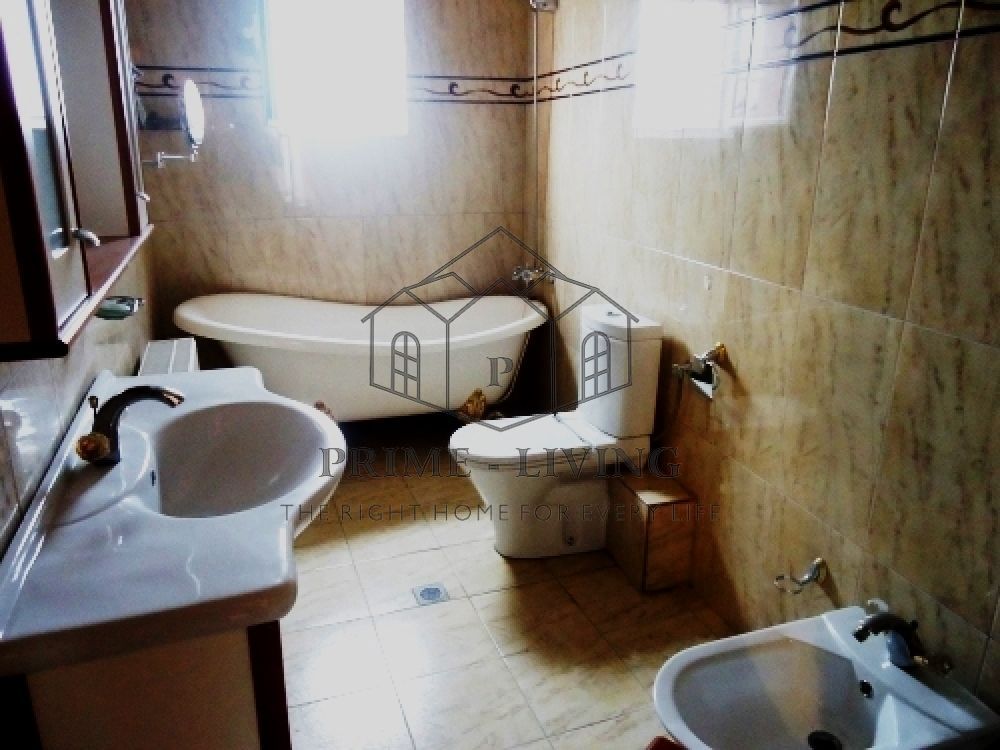 Casă de lux nemobilată cu facilități moderne și grădină extinsă - Poză 6