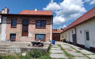 De vânzare o proprietate cu 2 corpuri de clădire și teren, în Agnita - Poză 2