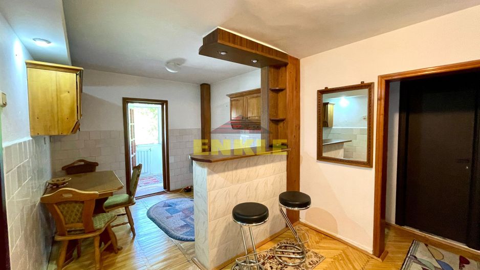 De vanzare apartament cu doua camere decomandat, zona Bazar - Poză 1