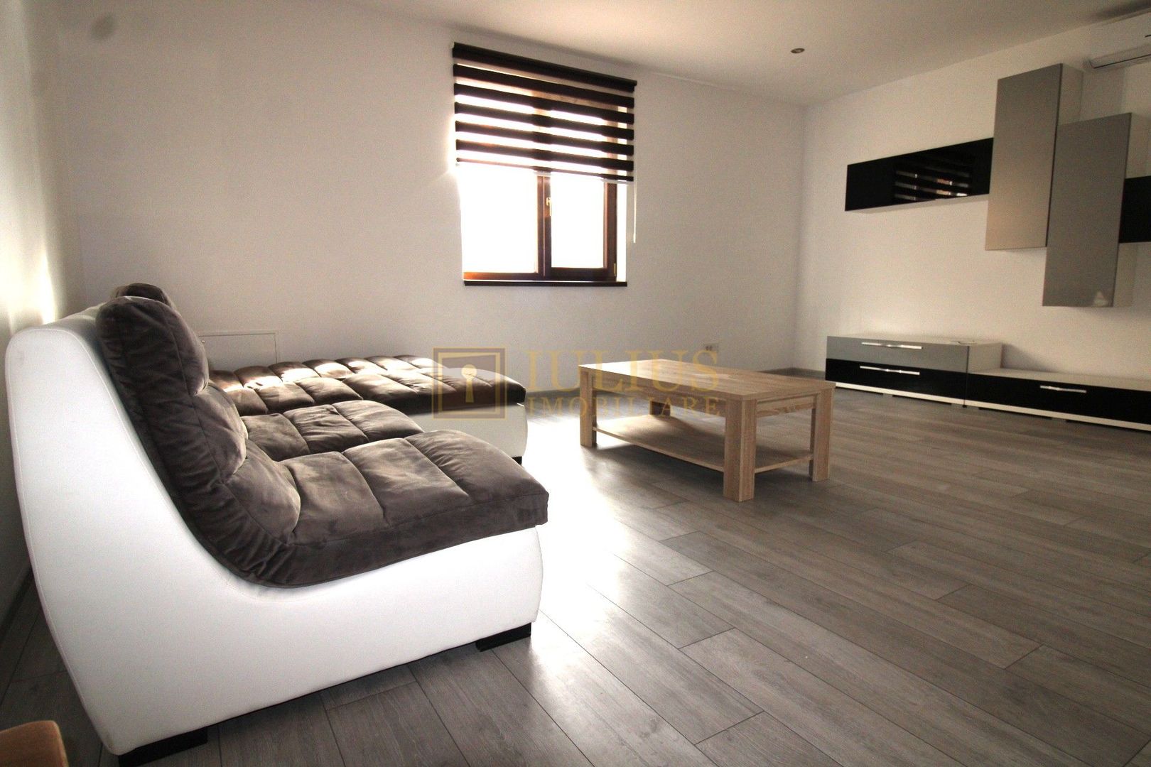 3 camere, 2 bai, la 10 minute de Spitalul judetean, centrala proprie - Poză 1