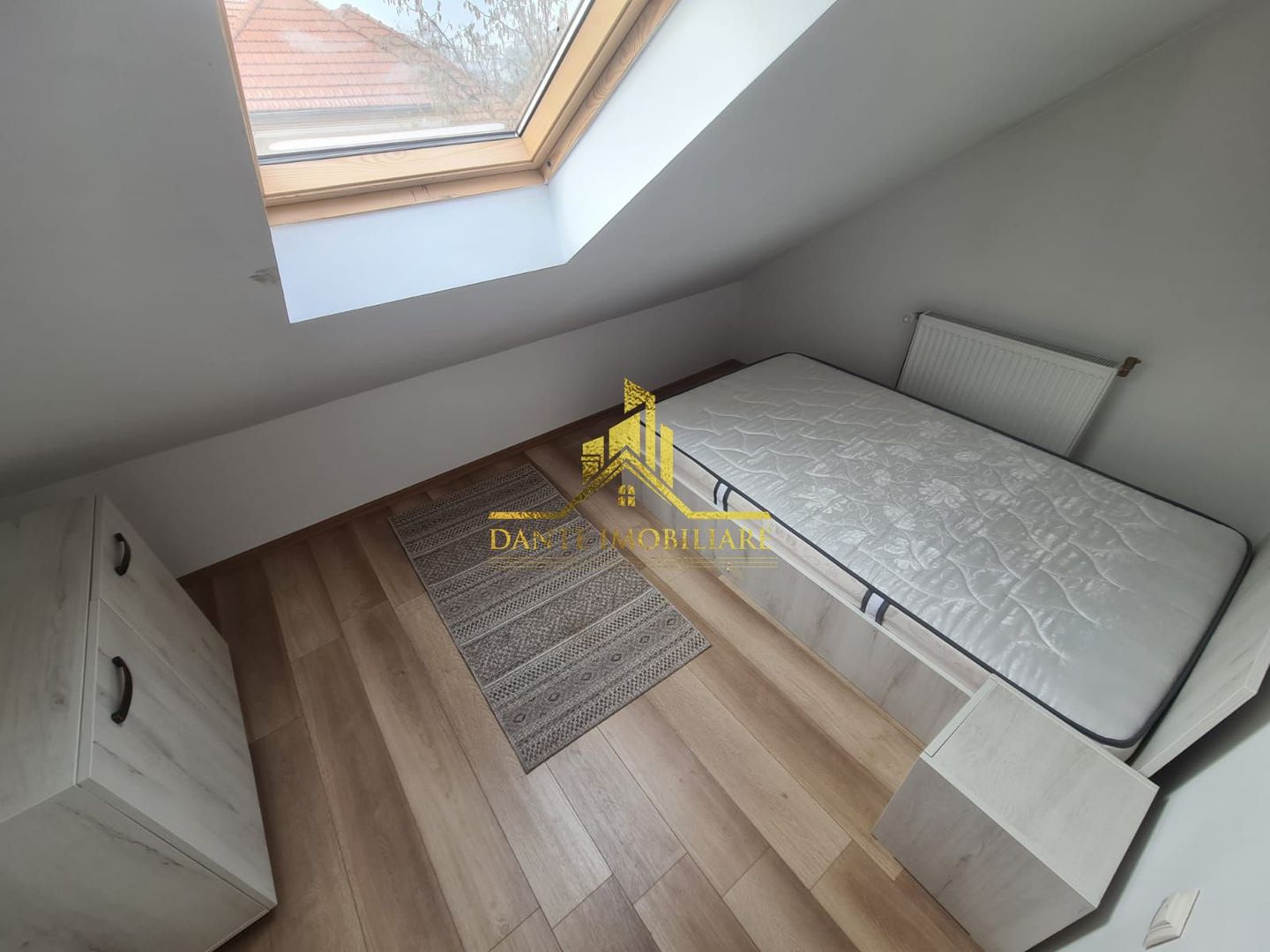 Casa individuala, mobilat modern, zona Grigorescu, curte, parcare - Poză 3