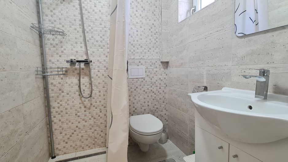 Casa 4 camere semimobilata in Cartier Izvor Tarlungeni Brasov - Poză 6