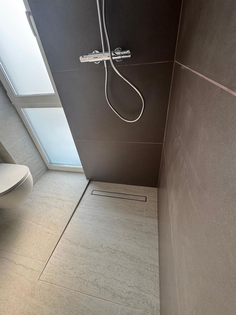 Duplex despărțit prin perete dublu/ Garaj - Poză 12