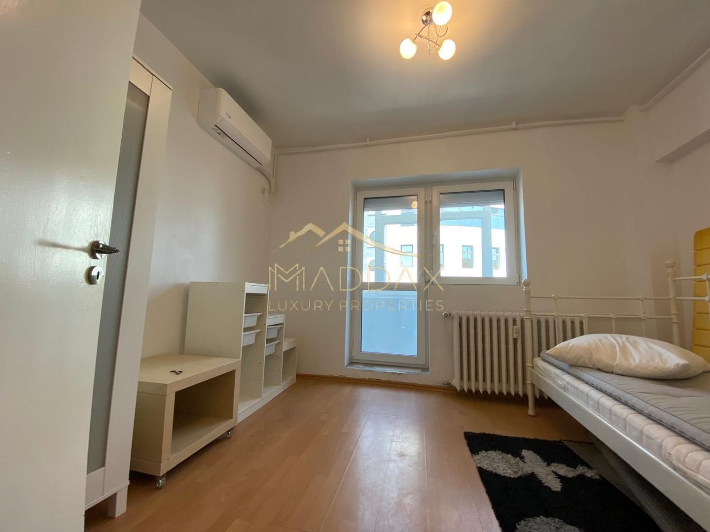 Apartament spațios cu 4 camere, vedere spectaculoasă către Palatul Parlamentului - Poză 16