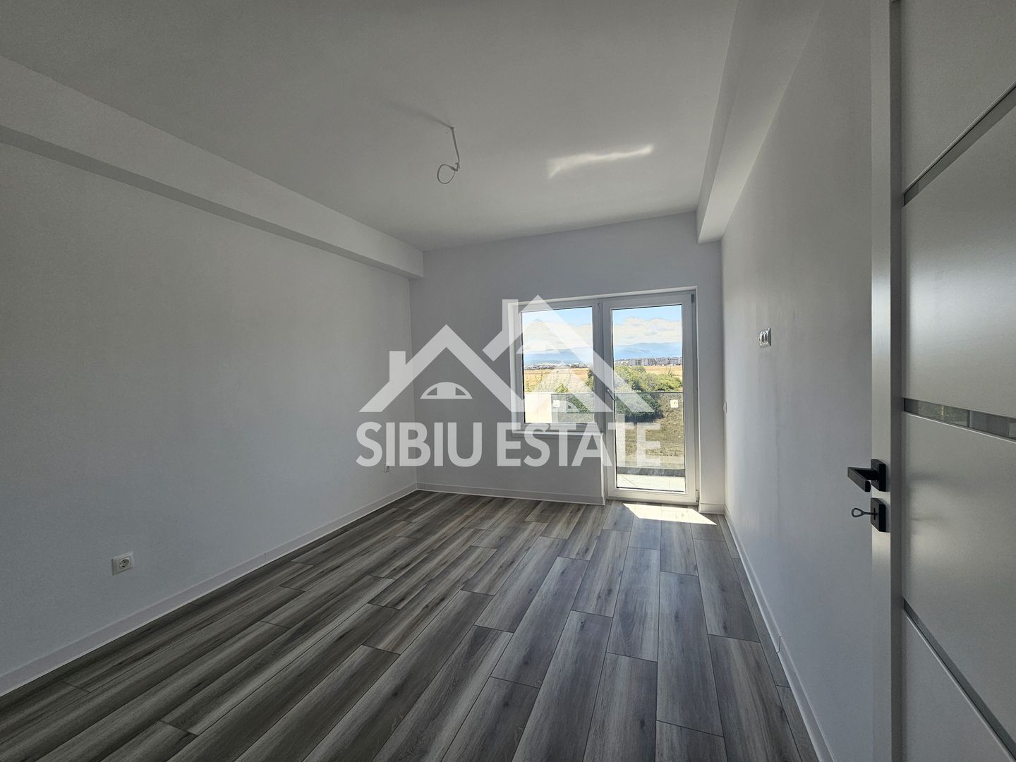 Apartament 3 camere LA CHEIE - Poză 3