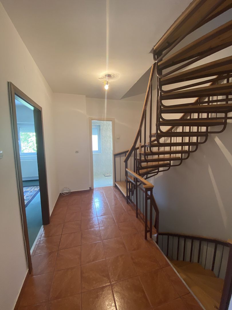 Casa de vânzare/închiriere zona Lunei - Poză 31