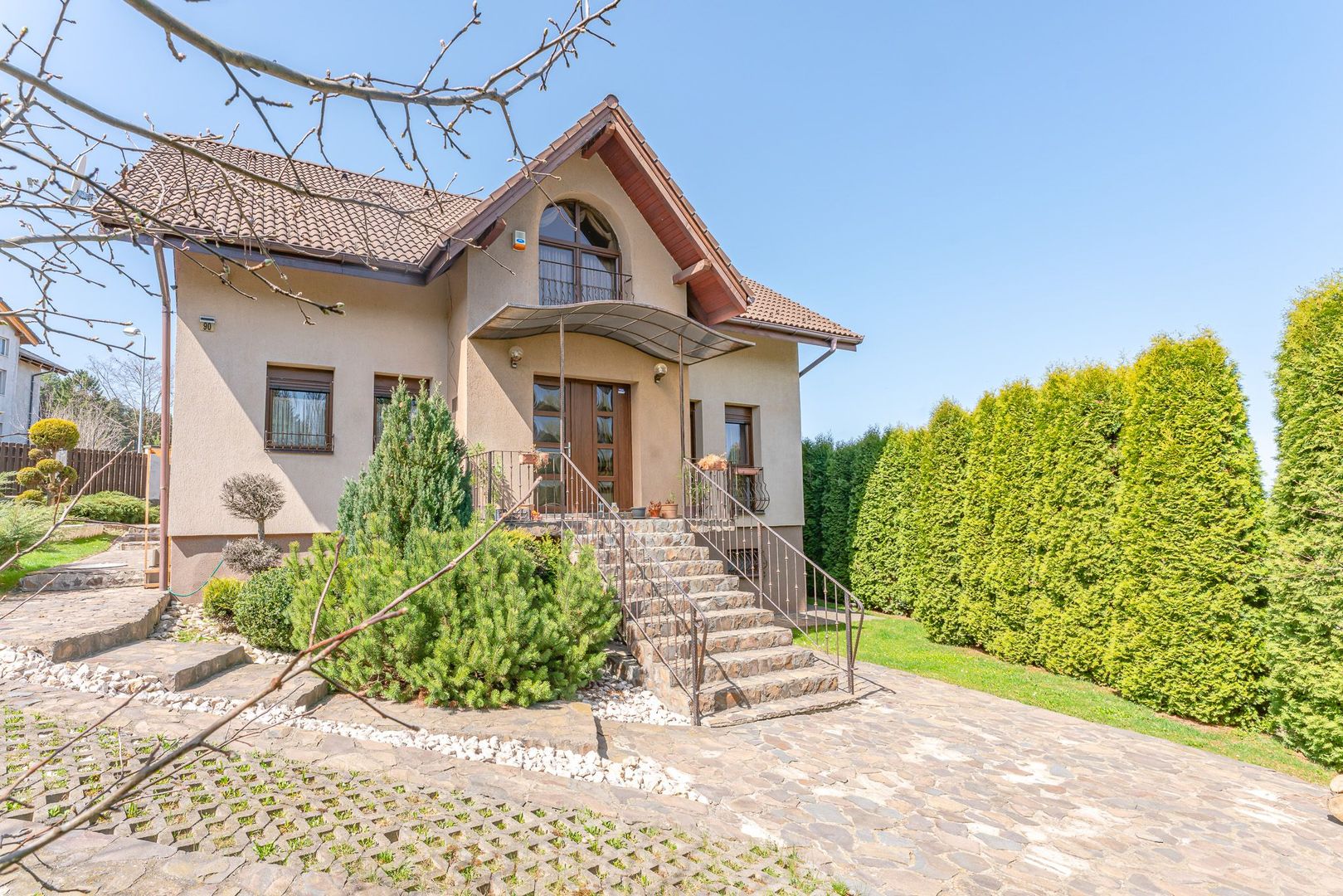 Casa Sacele amplasata in vecinatatea padurii cu pompa de caldura - Poză 26