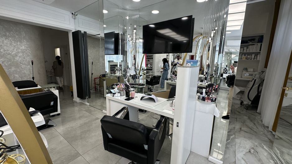 INCHIRIERE SALON HERASTRAU I UTILAT MOBILAT COMPLET - Poză 4