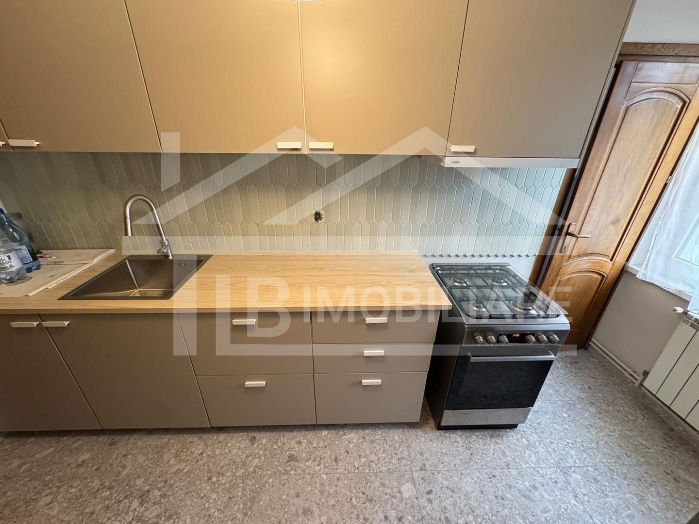 Apartament cu 3 camere, 85 mp, Zona Central - Poză 8