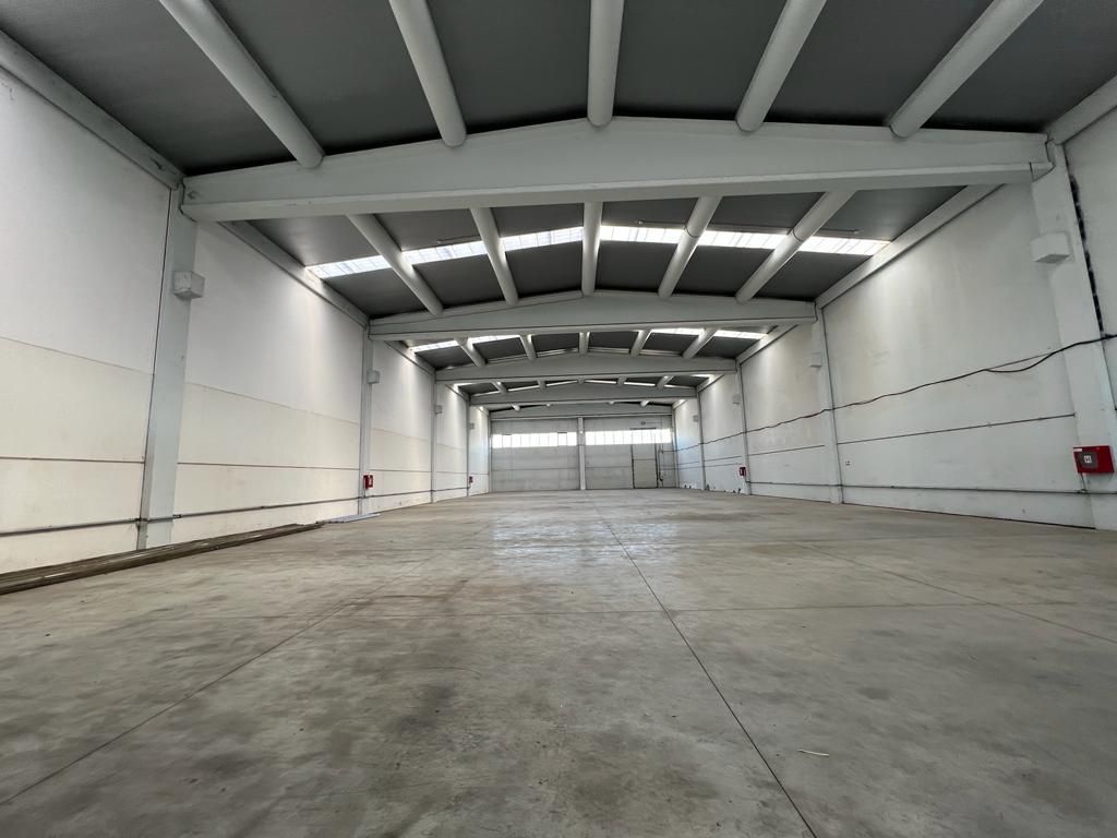 Spatiu de productie / depozitare 7600 mp si 5811 mp platforma betonata - Poză 1