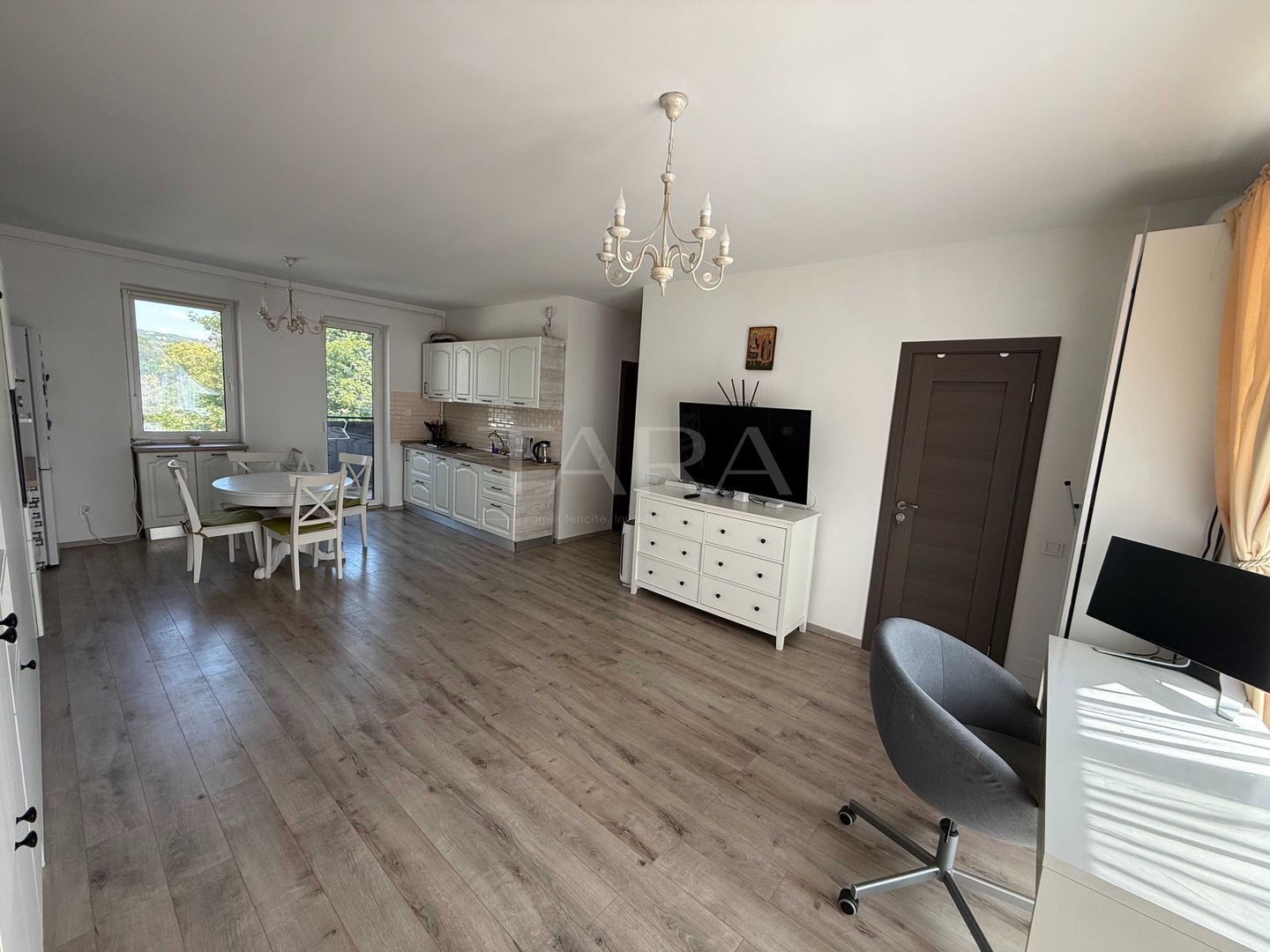 Apartament 3 camere, zona Parcul Feroviarilor - Poză 2
