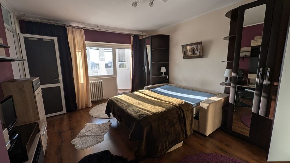 Mihai Bravu, Vatra Luminoasa, Piata Muncii - Poză 1