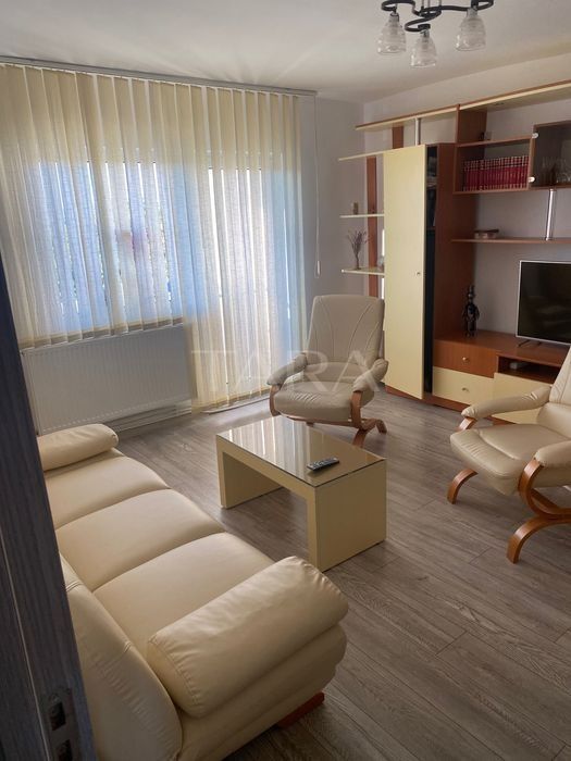 OCAZIE. Vanzare apartament cu 4 camere, central in Apahida. - Poză 1