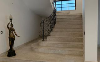 Vilă Individuala spațioasă | Locație premium - Poză 11