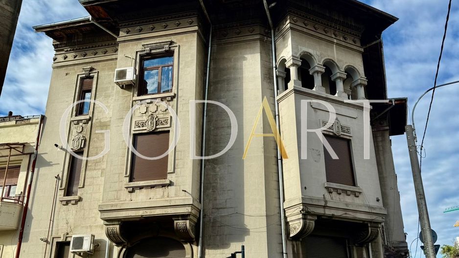 Apartament in vila | Ultracentral | 2 intrări | Garaj 30 mp | Renovat - Poză 1