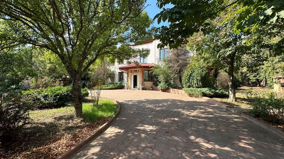 Pipera,  vilă P+1E+M, suprafata teren 2500 mp - Poză 1