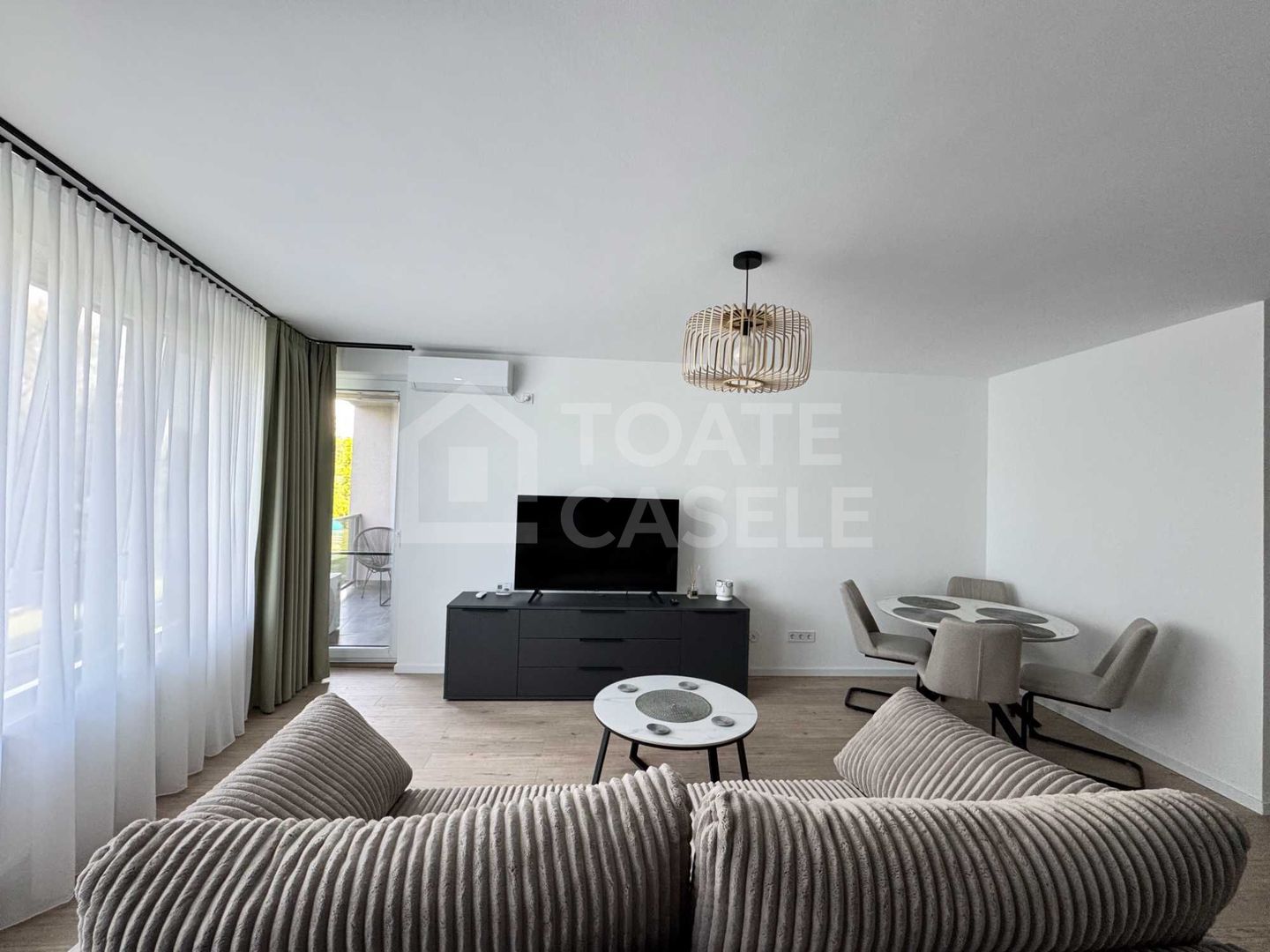 Apartament cu 3 camere, 80mp, finisat, zona Rivus Mall - Poză 2