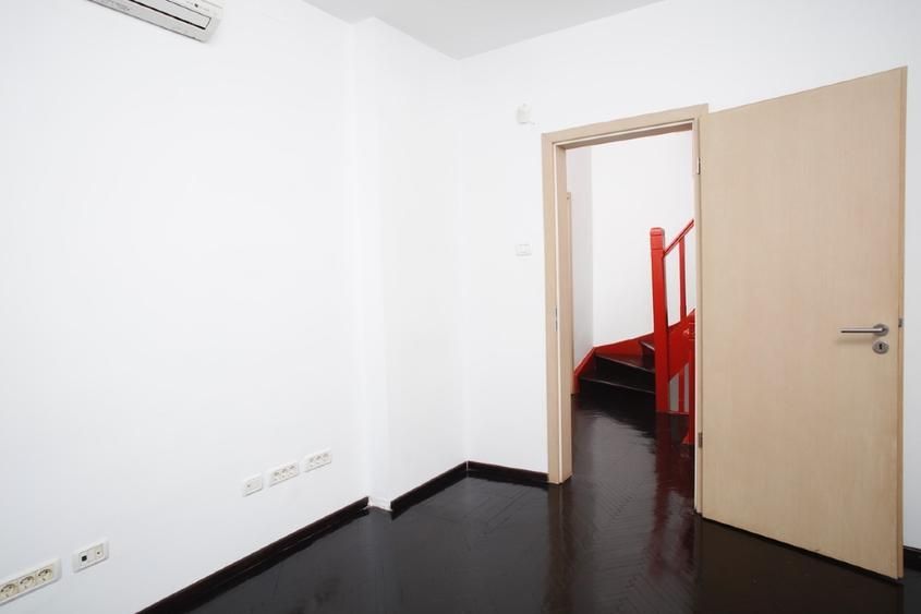 De inchiriat mansarda 3 camere zona Decebal - Poză 8