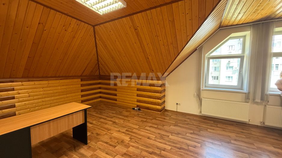 Se oferă spre închiriere casă în centrul orașului, ideală pentru birouri, clinică sau centru educați - Poză 17