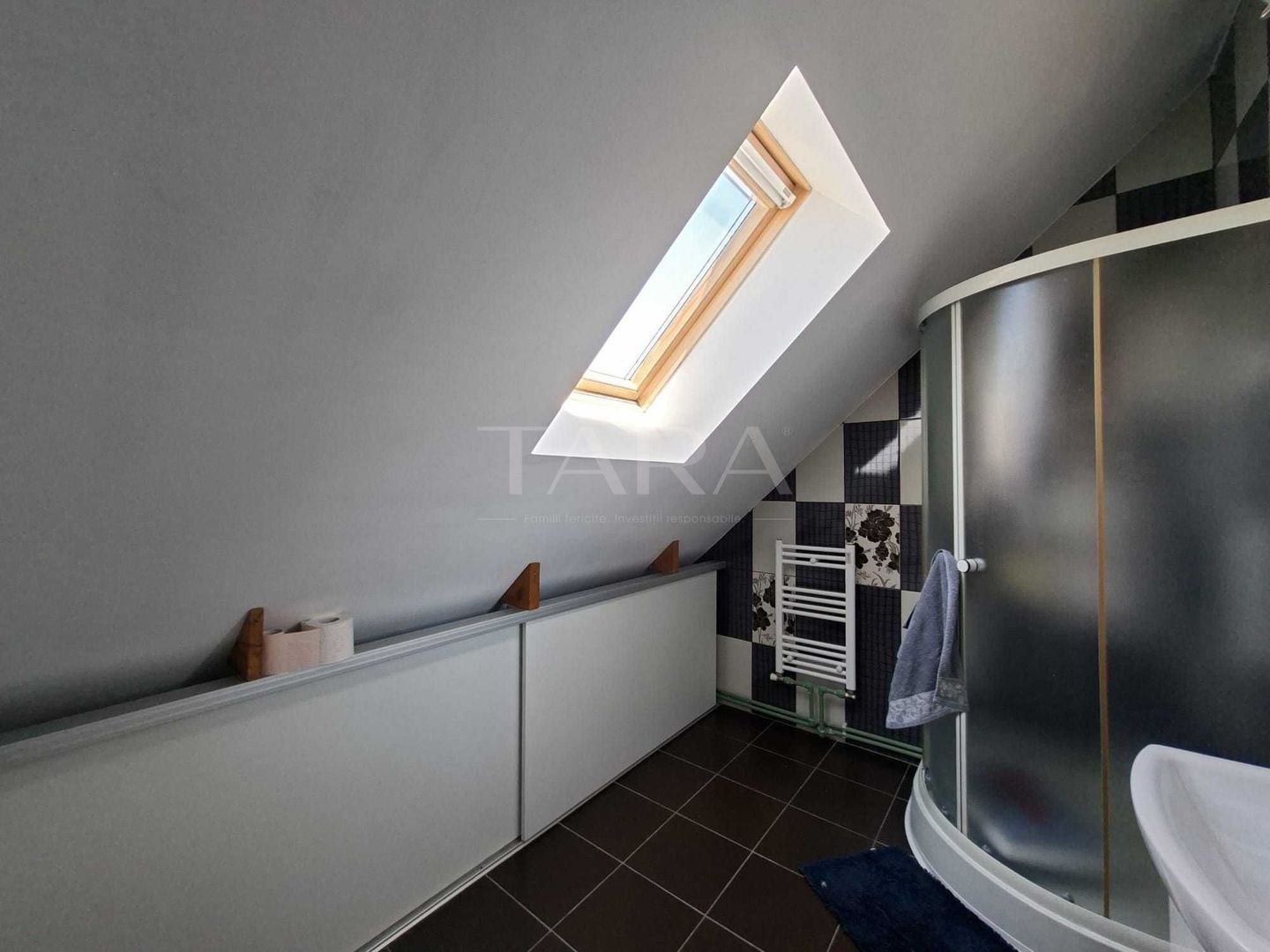 Apartament spațios pe 2 niveluri, complet mobilat și utilat. - Poză 7