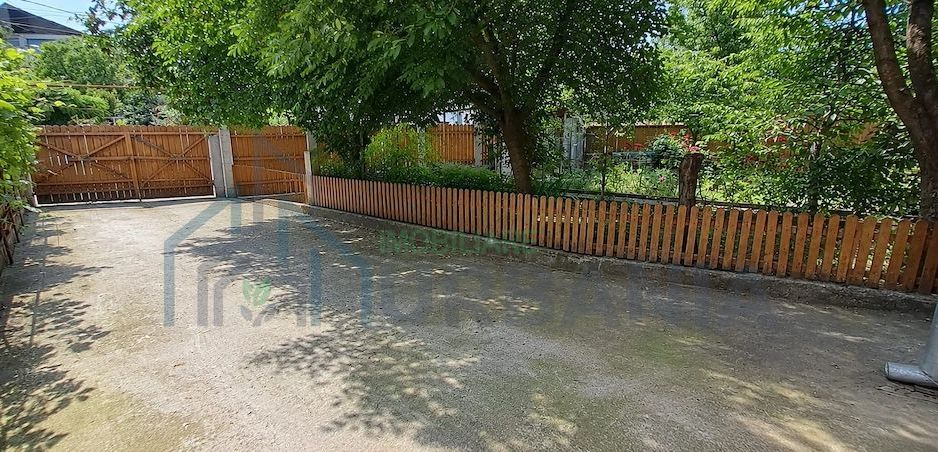 Teren 366 mp cu construcții în zona centrală a Iașului, acces direct din stradă - Poză 3