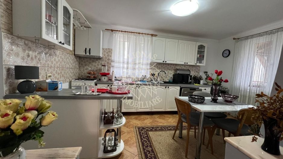 Casa 165 mp+anexa amenajata 68 mp-teren 13 ari-garaj, foisor-Jelna - Poză 2