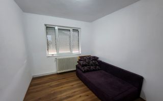 De vanzare apartament 3 camere zona Cetate - Poză 2