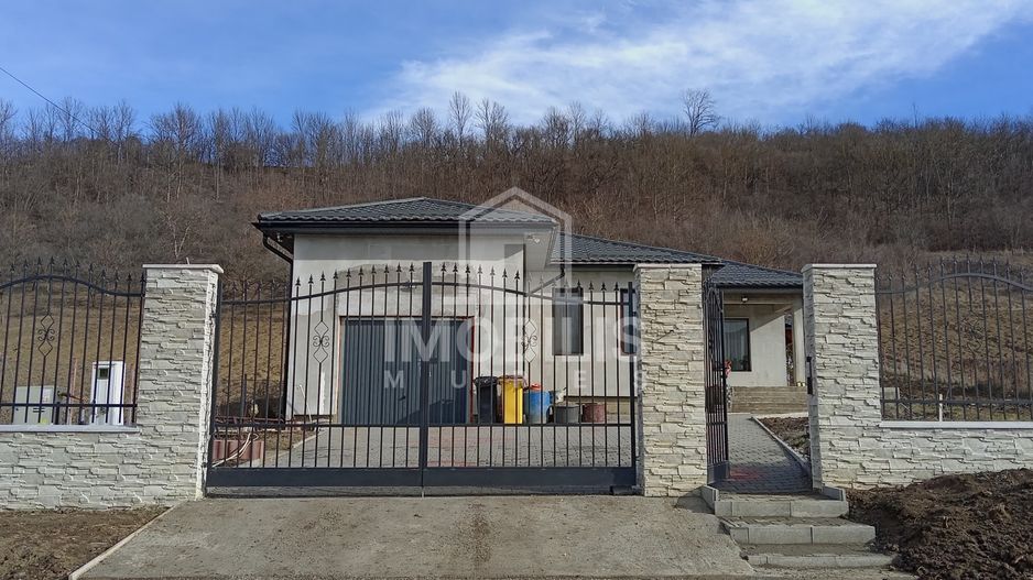 Casă nouă de vânzare – 80 mp utili, 1600 mp teren,în Cerghid, Mureș - Poză 1