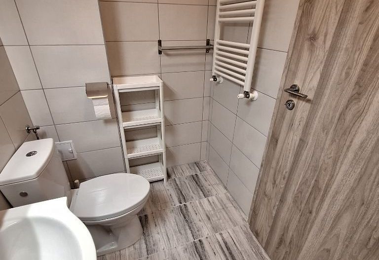 Apartament nou 2 camere, parter înalt, centrală proprie - Poză 7