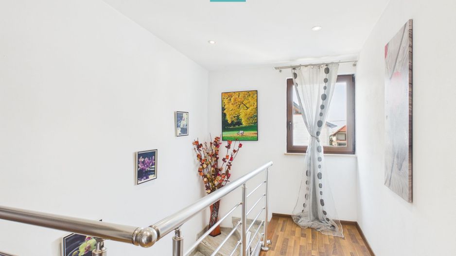 Vilă cu 4 camere in Livada - Poză 13