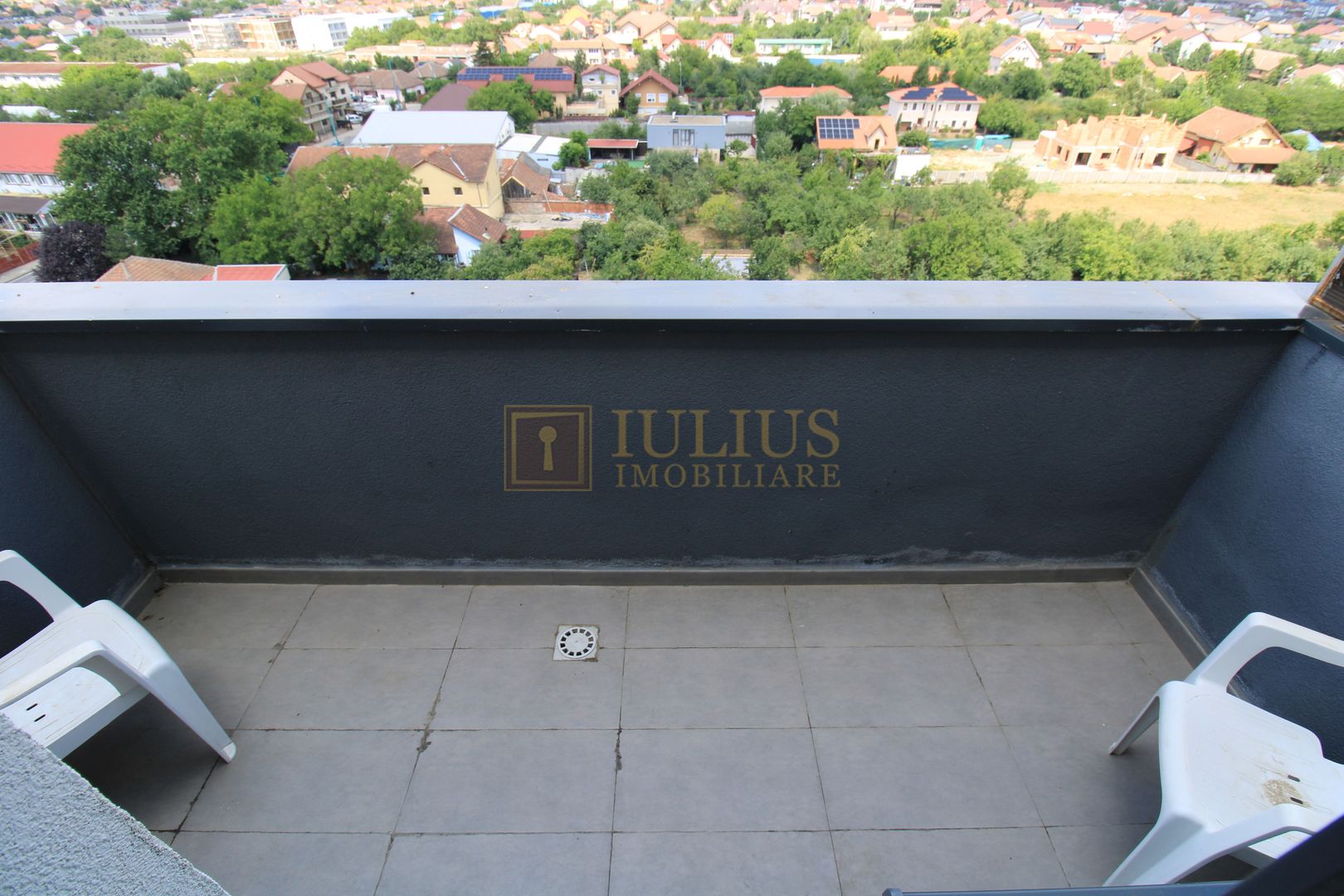 Vedere panoramica; loc parcare inclus; 2 bai/2dormitoare. - Poză 2