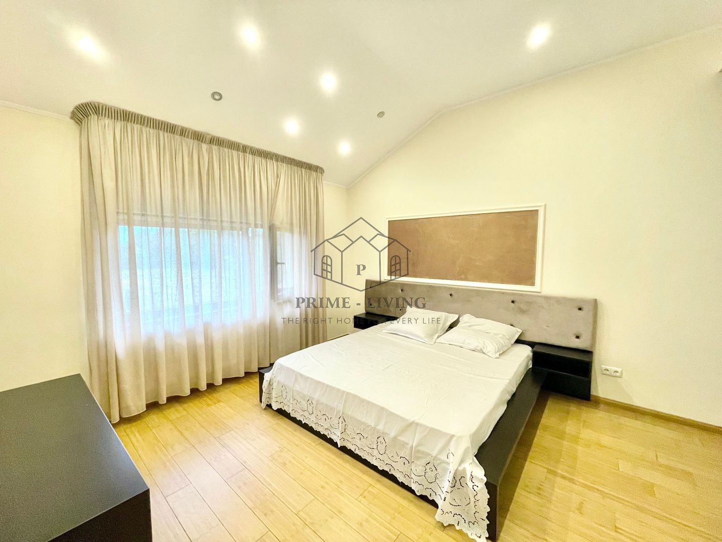 VILA CU 6 CAMERE LA INCHIRIERE IN ZONA PIPERA - Poză 14