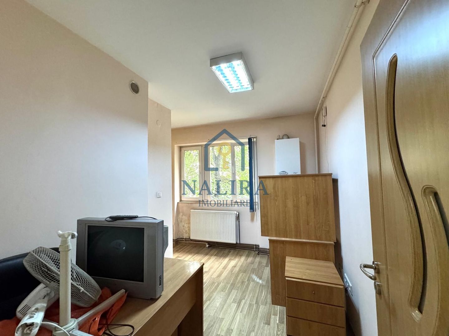 Vanzare apartament 2 camere - Piata Revolutiei - etaj 1 - Poză 3