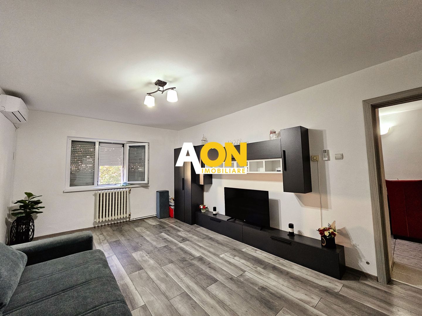 Apartament 2 camere, decomandat, mobilat, utilat, etaj 2, Cetate - Poză 1