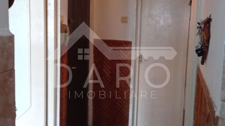 Vând apartament 3 camere - Poză 1