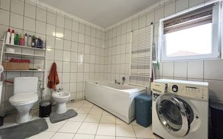 Casa moderna de vanzare in Fantanele - Poză 12