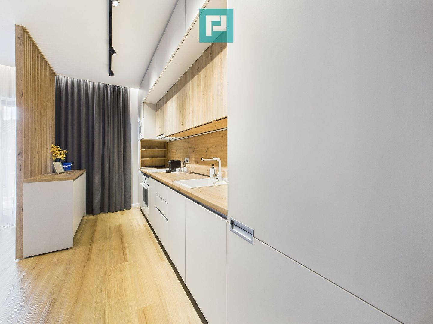 Apartament spațios, vedere și facilități premium - Poză 2