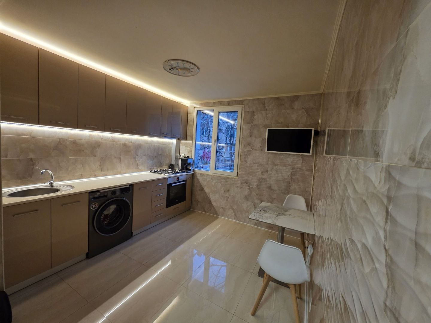 APARTAMENT 2 CAMERE COMPLET RENOVAT + BOXA / ZONA DRUMUL TABEREI - Poză 1