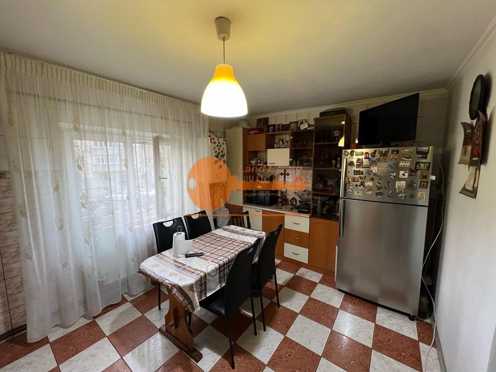 Apartament cu 4 camere in zona Parc Sebastian-Centrala Proprie - Poză 7