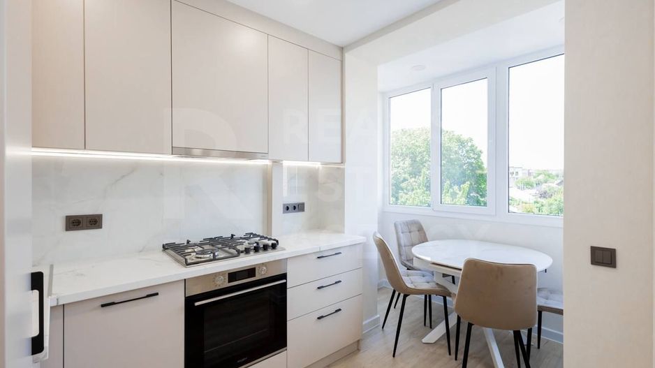 Vânzare apartament, 3 camere + living, strada Vasile Lupu, Buiucani - Poză 3