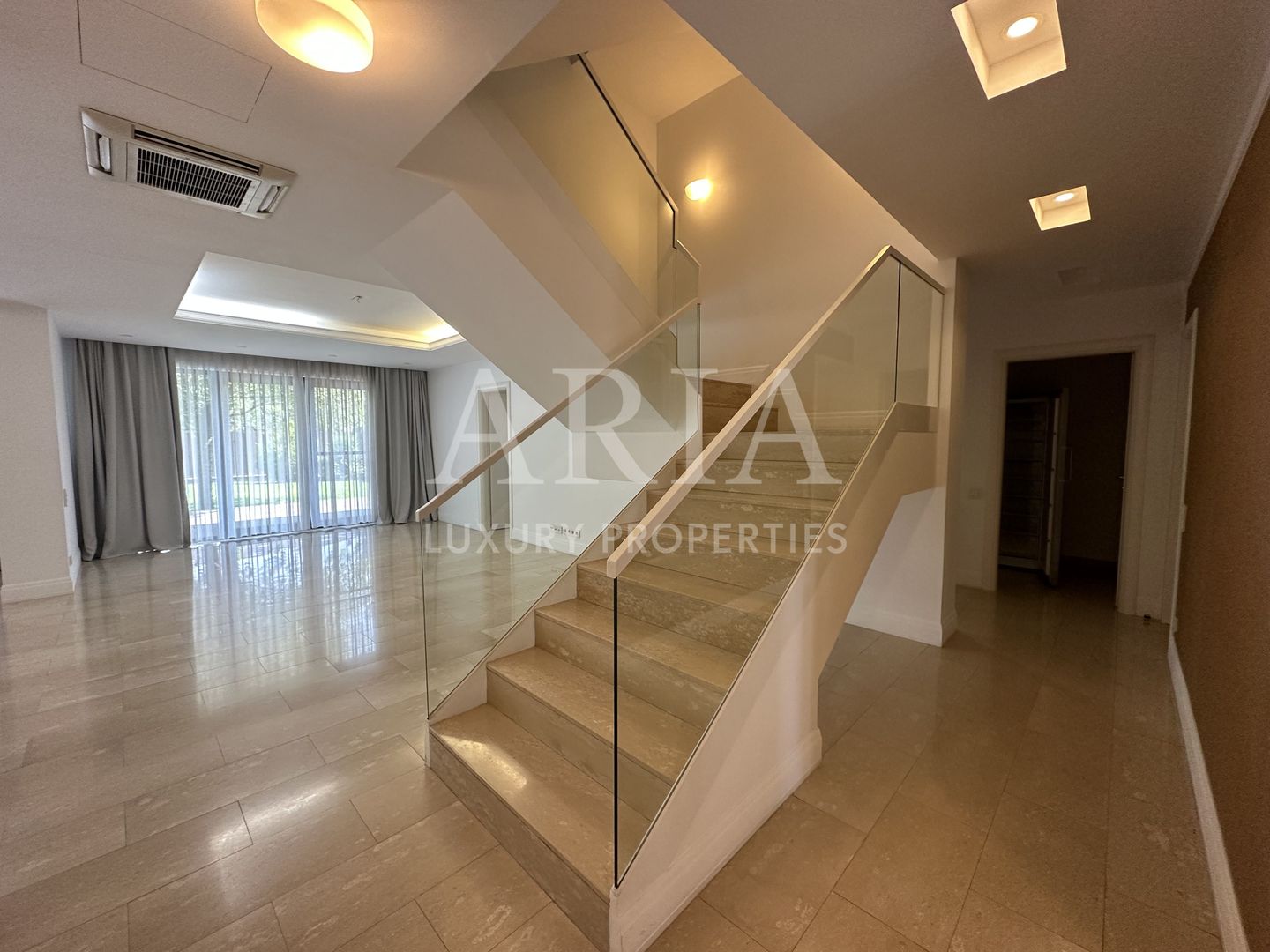 OXFORD GARDENS -  LUXURY GATED COMMUNITY - POOL - TENNIS COURT - PLAYGROUND - Poză 2